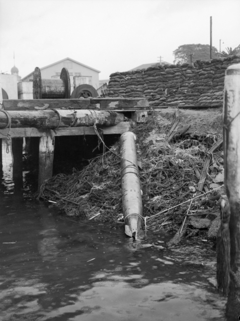 Japanese Type 98 torpedo that ran aground on Green Island in Sydney Harbor during the submarine attack 9 days earlier being prepared for recovery, Sydney, Australia, Jun 10, 1942. Note the sandbags.