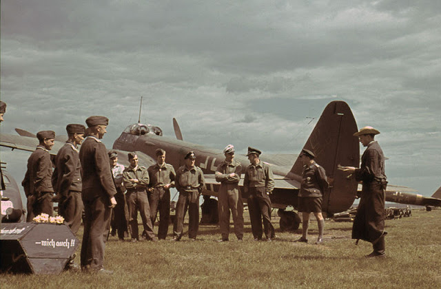 Funeral of a German airman, Kharkov, Ukraine, Oct-Nov 1941, photo 2 of 3