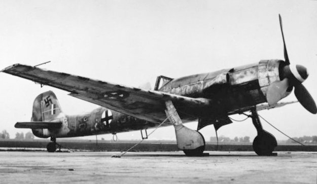 Ta 152H aircraft at rest, date unknown