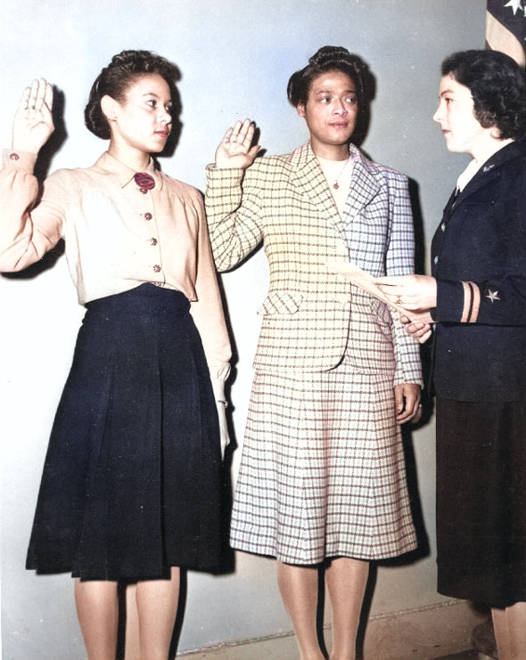 Frances Wills and Harriet Ida Pickens being sworn in as WAVES apprentice seamen by Lieutenant Rosamond D. Selle, New York City, New York, United States, Nov 1944 [Colorized by WW2DB]