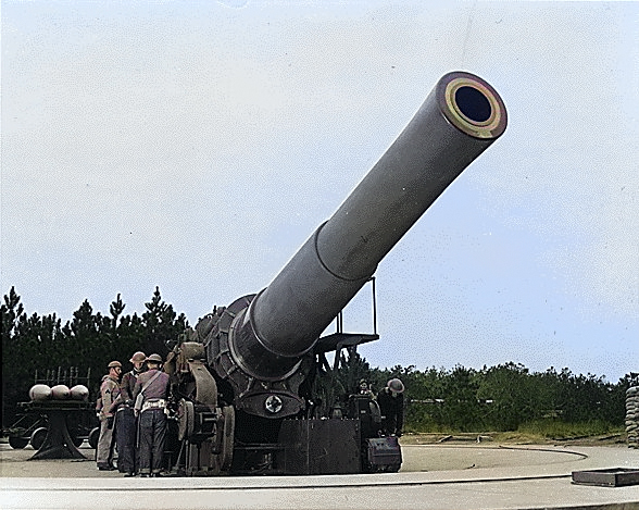 16-inch coastal defense gun at Fort Story, Virginia, United States, Apr 1942 [Colorized by WW2DB]