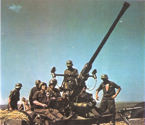 Hungarian anti-aircraft crew operating a 40-mm Bofors AA gun, Russia, circa mid-1941