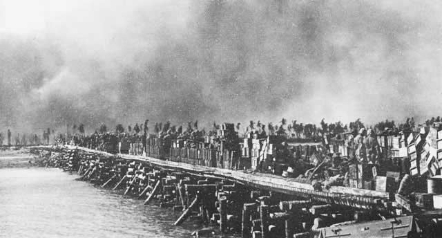 Supplies unloading at Red 2 Beach, Betio, Tarawa Atoll, 21 Nov 1943