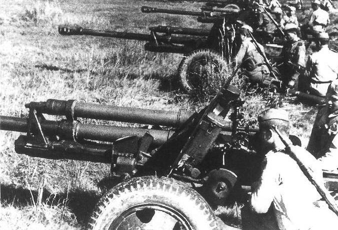 Soviet ZIS-3 76.2mm divisional guns deployed in anti-tank roles at the Battle of Kursk, Russia, Jul 1943