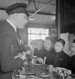 Chinese junior officers receiving instructions at the Chatham Gunnery School, England, United Kingdom, Aug 1945, photo 09 of 16