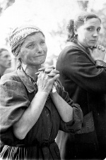 Józefa Drzewowska praying, Warsaw, Poland, Sep 1939