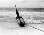 Ha-19 beached on Oahu, US Territory of Hawaii, 8 Dec 1941, photo 6 of 7