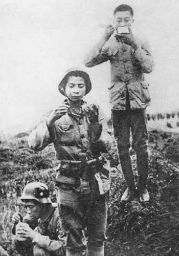 Chinese soldiers having a meal break during the lull of battle, China, circa late 1930s