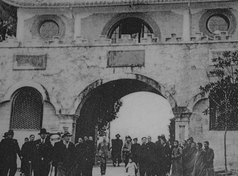 Chiang Kaishek sightseeing, circa 1930s