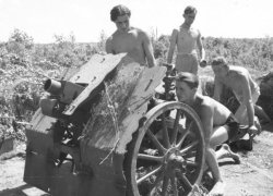 7.5 cm le.IG 18 field gun file photo [9282]