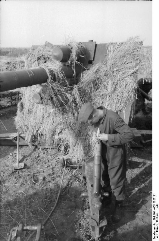 German soldier preparing a shell for an 8.8 cm FlaK gun, Russia, 1942, photo 1 of 2