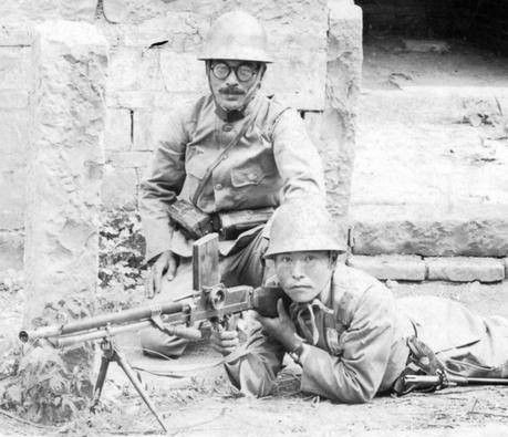 Japanese soldiers with captured Chinese Army ZB vz. 26 machine gun, circa 1940s